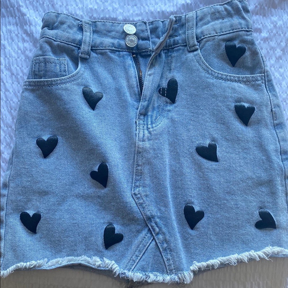 SHEIN Kids Casual Denim Shorts with Heart Pattern
